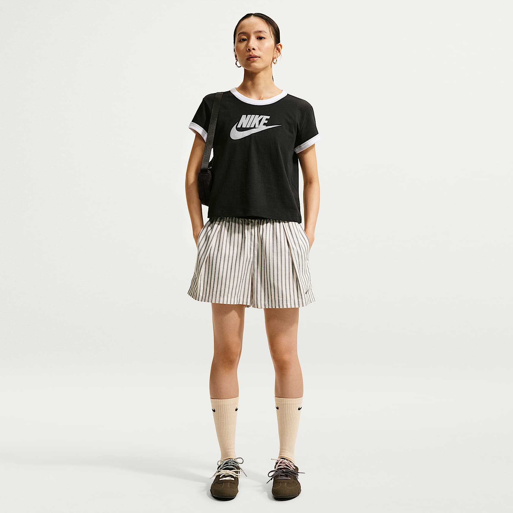 Nike Sportswear Chill Poplin Women's Loose Mid-Rise Stripe Shorts